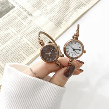 Load image into Gallery viewer, Roma numéro rétro femmes Bracelet montres 2019 Ulzzang marque de luxe de mode petites dames montre Simple femme Quartz montres