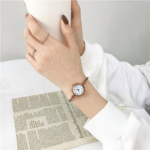 Load image into Gallery viewer, Roma numéro rétro femmes Bracelet montres 2019 Ulzzang marque de luxe de mode petites dames montre Simple femme Quartz montres
