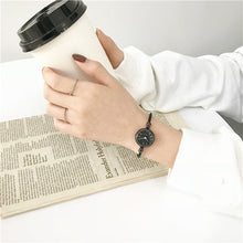 Load image into Gallery viewer, Roma numéro rétro femmes Bracelet montres 2019 Ulzzang marque de luxe de mode petites dames montre Simple femme Quartz montres
