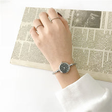 Load image into Gallery viewer, Roma numéro rétro femmes Bracelet montres 2019 Ulzzang marque de luxe de mode petites dames montre Simple femme Quartz montres