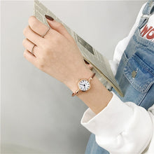 Load image into Gallery viewer, Roma numéro rétro femmes Bracelet montres 2019 Ulzzang marque de luxe de mode petites dames montre Simple femme Quartz montres